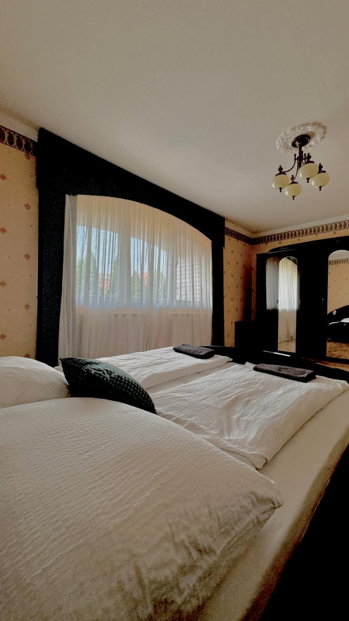 5 Haloszobas Wellness Vip House - Privat Medence 시오포크 외부 사진
